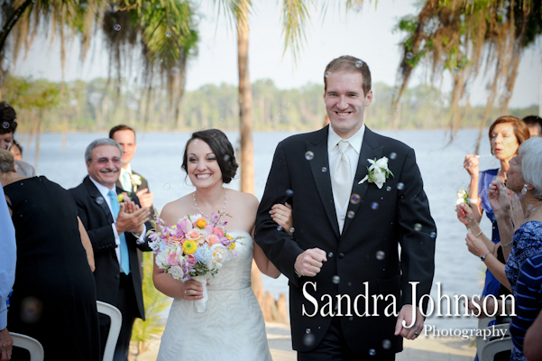 Best Lakeside wedding at Paradise Cove in Orlando, Florida - Wedding photographer - Sandra Johnson (SJFoto.com)